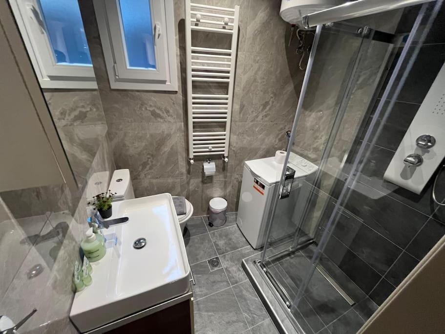 Odyssey Apt 1 Thessaloniki Exterior photo
