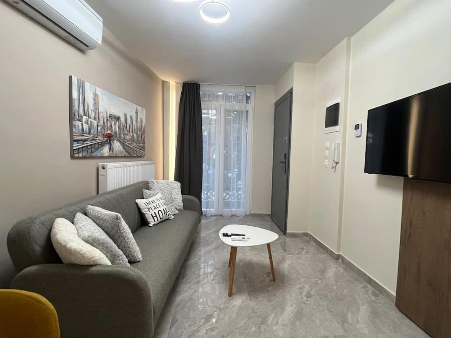 Odyssey Apt 1 Thessaloniki Exterior photo