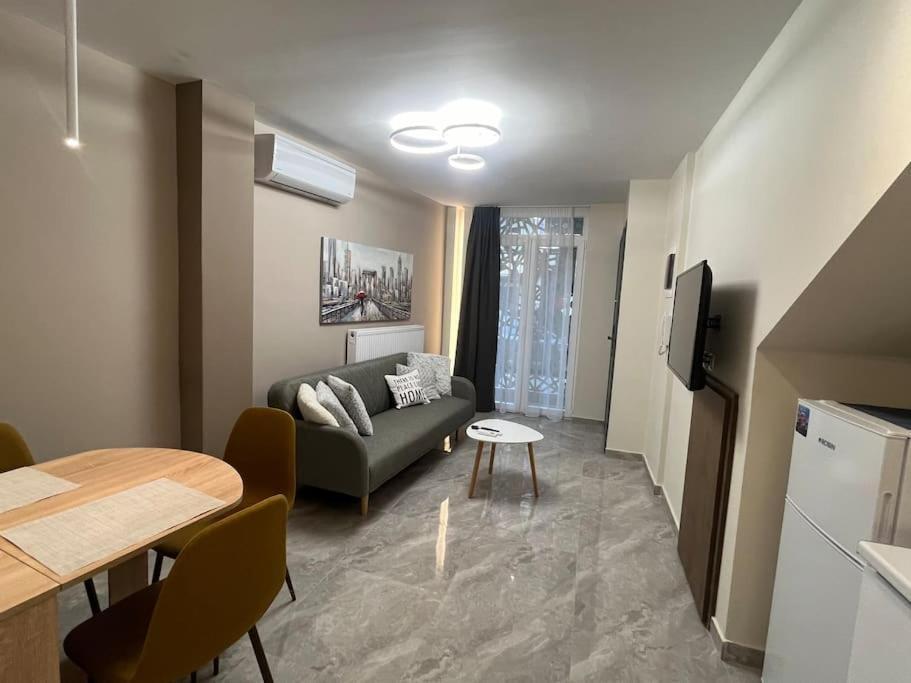Odyssey Apt 1 Thessaloniki Exterior photo